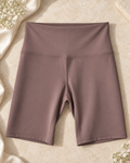 Ψηλόμεσο ελαστικό biker shorts σε καφέ απόχρωση